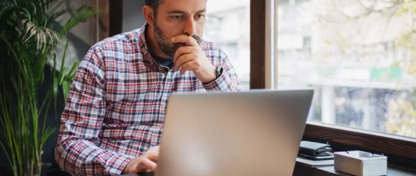 business-owner-on-laptop-comparing-credit-score